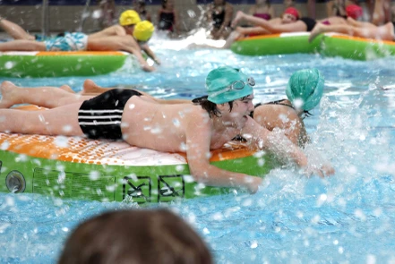 Die Sommer-Pool-Party verspricht Spiel, Spaß und Aciton.